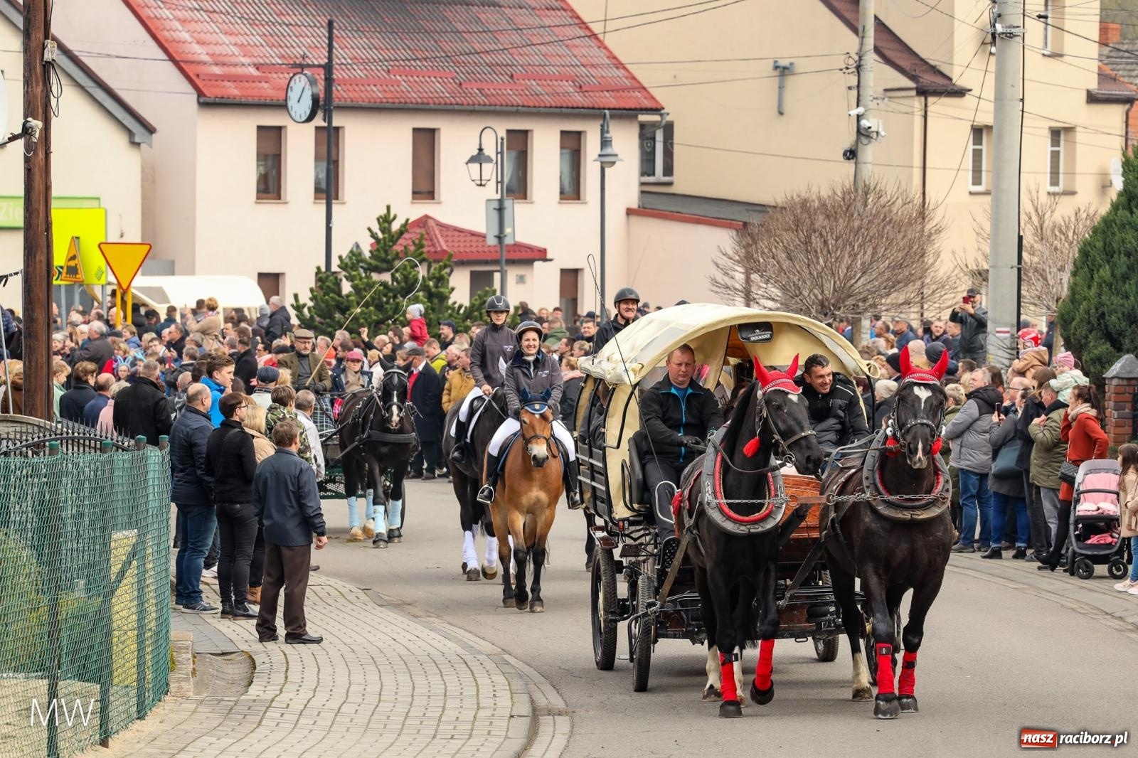 Zdjęcie w galerii na portalu naszraciborz.pl: Ludzie i obrzędy. Pietrowickie Osterreiten [FOTO] wiadomości z regionu