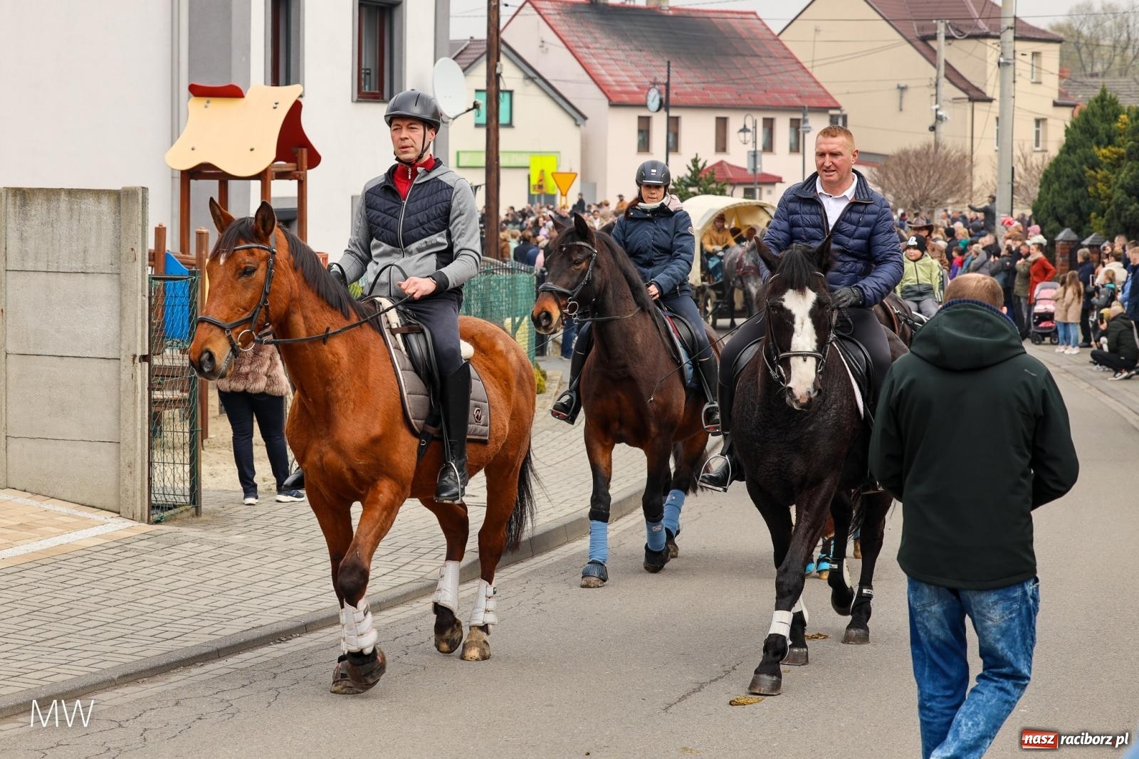 Zdjęcie w galerii na portalu naszraciborz.pl: Ludzie i obrzędy. Pietrowickie Osterreiten [FOTO] wiadomości z regionu