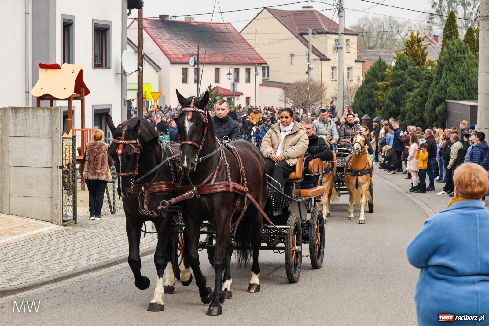 Zdjęcie w galerii na portalu naszraciborz.pl: Ludzie i obrzędy. Pietrowickie Osterreiten [FOTO] wiadomości z regionu