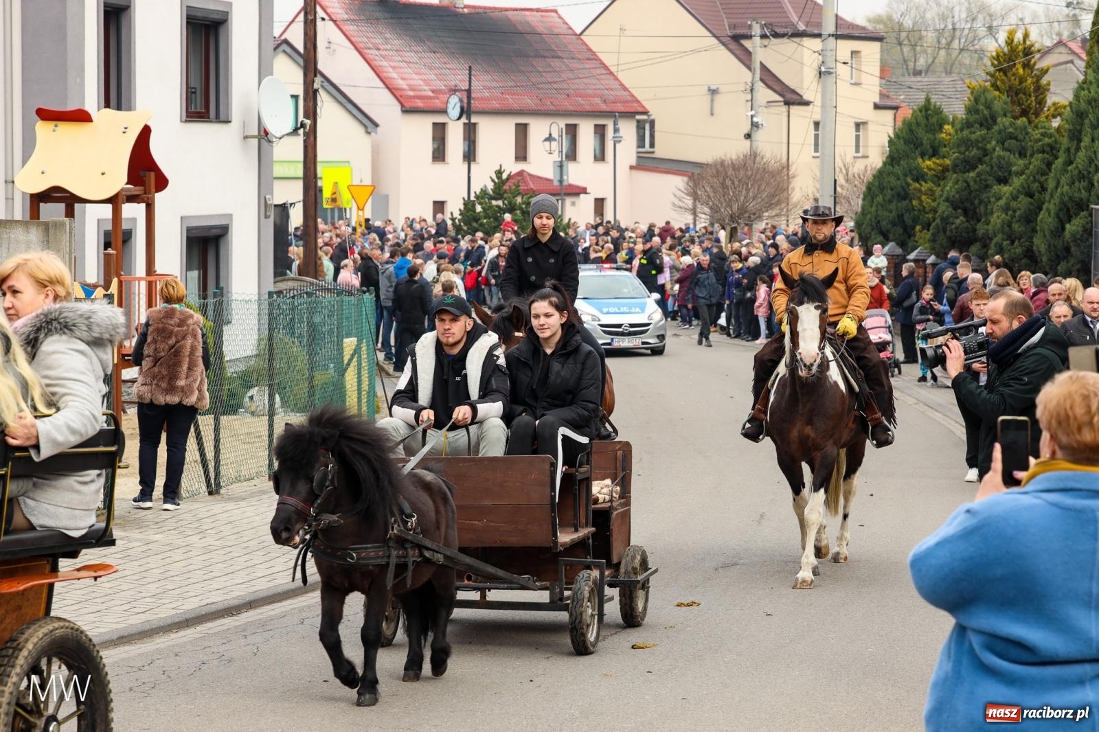 Zdjęcie w galerii na portalu naszraciborz.pl: Ludzie i obrzędy. Pietrowickie Osterreiten [FOTO] wiadomości z regionu