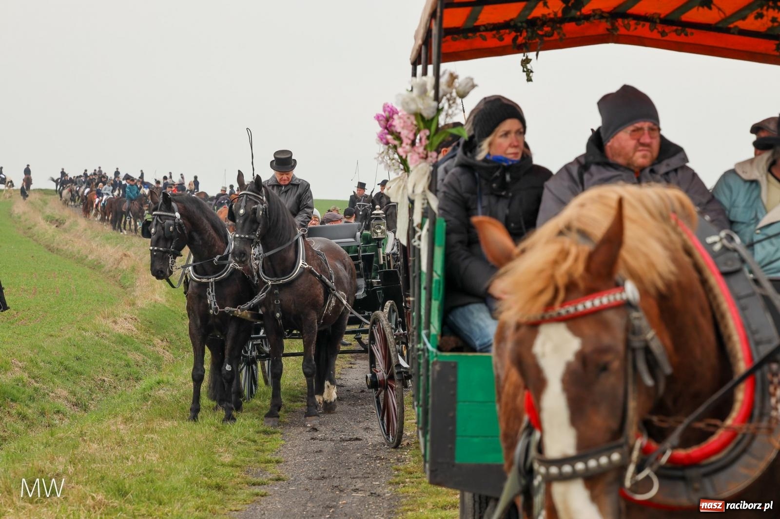 Zdjęcie w galerii na portalu naszraciborz.pl: Ludzie i obrzędy. Przy świętym Urbanie na skraju Bieńkowic i Raciborza [FOTO] wiadomości z regionu