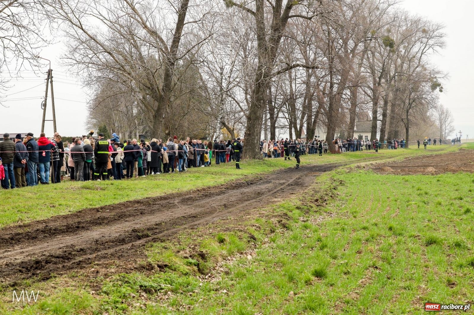 Zdjęcie w galerii na portalu naszraciborz.pl: Ludzie i obrzędy. Gonitwa wielkanocna w dorzeczu Psiny i Odry [FOTO] wiadomości z regionu
