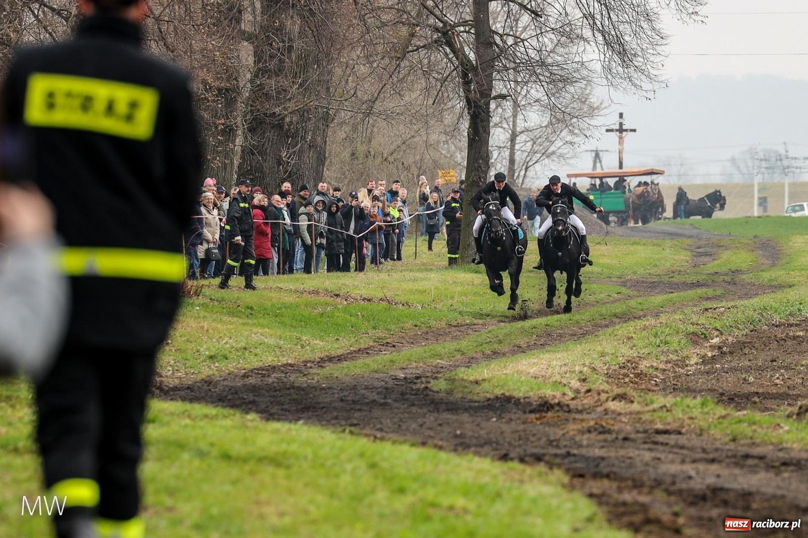 Zdjęcie w galerii na portalu naszraciborz.pl: Ludzie i obrzędy. Gonitwa wielkanocna w dorzeczu Psiny i Odry [FOTO] wiadomości z regionu