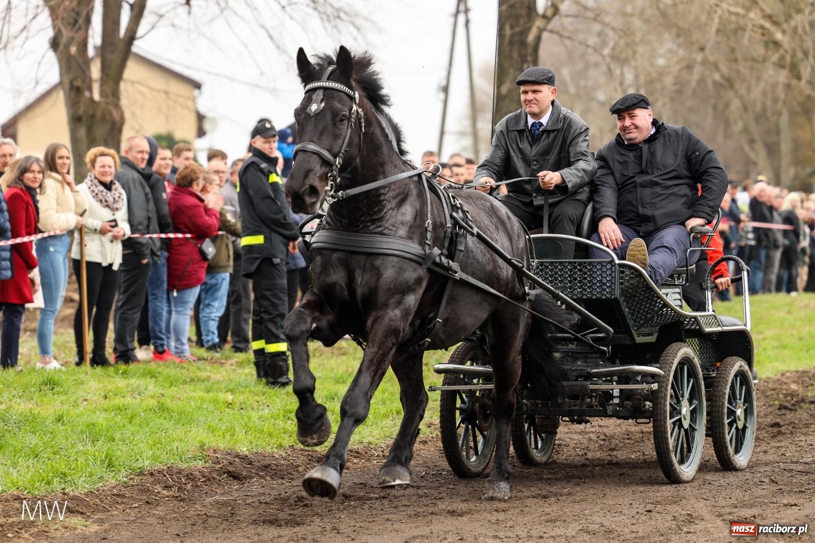 Zdjęcie w galerii na portalu naszraciborz.pl: Ludzie i obrzędy. Gonitwa wielkanocna w dorzeczu Psiny i Odry [FOTO] wiadomości z regionu