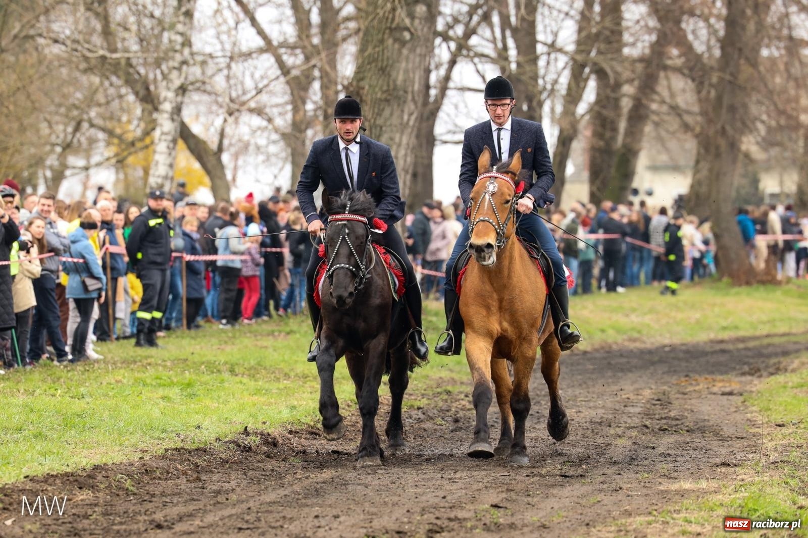 Zdjęcie w galerii na portalu naszraciborz.pl: Ludzie i obrzędy. Gonitwa wielkanocna w dorzeczu Psiny i Odry [FOTO] wiadomości z regionu