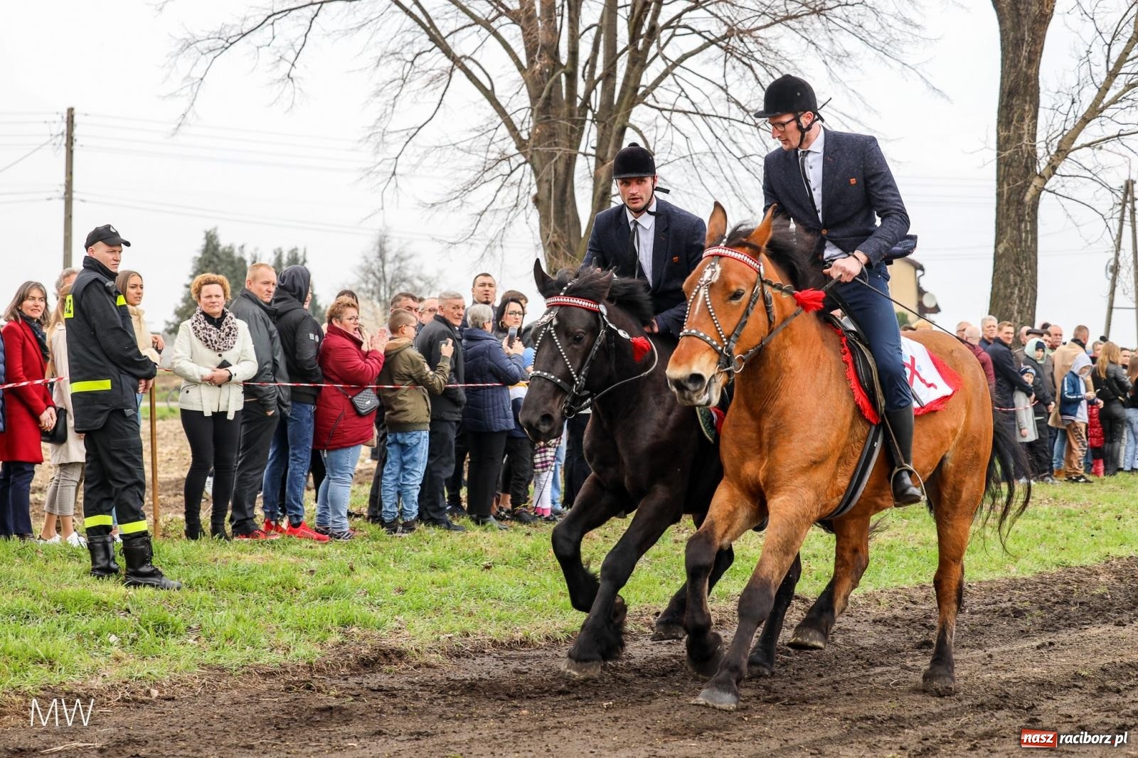 Zdjęcie w galerii na portalu naszraciborz.pl: Ludzie i obrzędy. Gonitwa wielkanocna w dorzeczu Psiny i Odry [FOTO] wiadomości z regionu