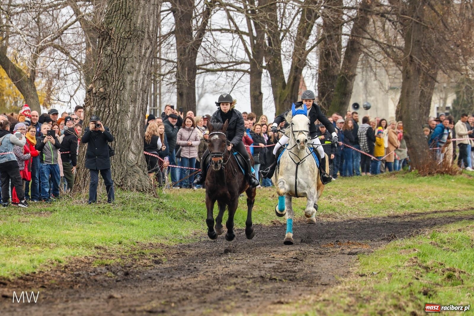 Zdjęcie w galerii na portalu naszraciborz.pl: Ludzie i obrzędy. Gonitwa wielkanocna w dorzeczu Psiny i Odry [FOTO] wiadomości z regionu