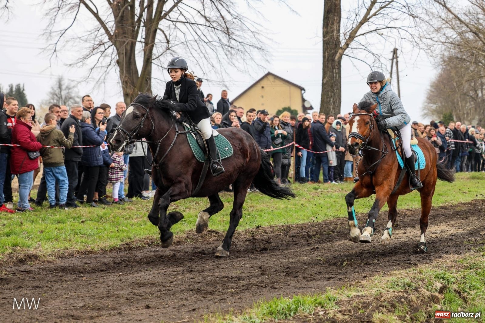Zdjęcie w galerii na portalu naszraciborz.pl: Ludzie i obrzędy. Gonitwa wielkanocna w dorzeczu Psiny i Odry [FOTO] wiadomości z regionu