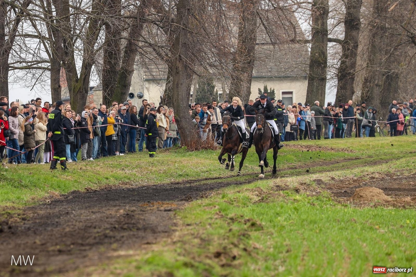 Zdjęcie w galerii na portalu naszraciborz.pl: Ludzie i obrzędy. Gonitwa wielkanocna w dorzeczu Psiny i Odry [FOTO] wiadomości z regionu