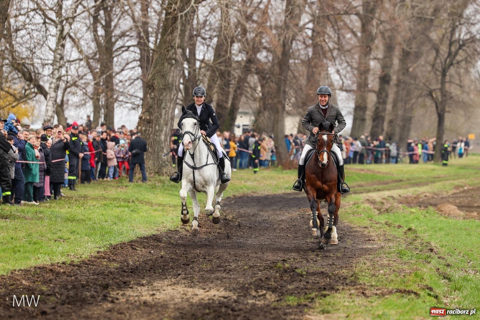 Zdjęcie w galerii na portalu naszraciborz.pl: Ludzie i obrzędy. Gonitwa wielkanocna w dorzeczu Psiny i Odry [FOTO] wiadomości z regionu