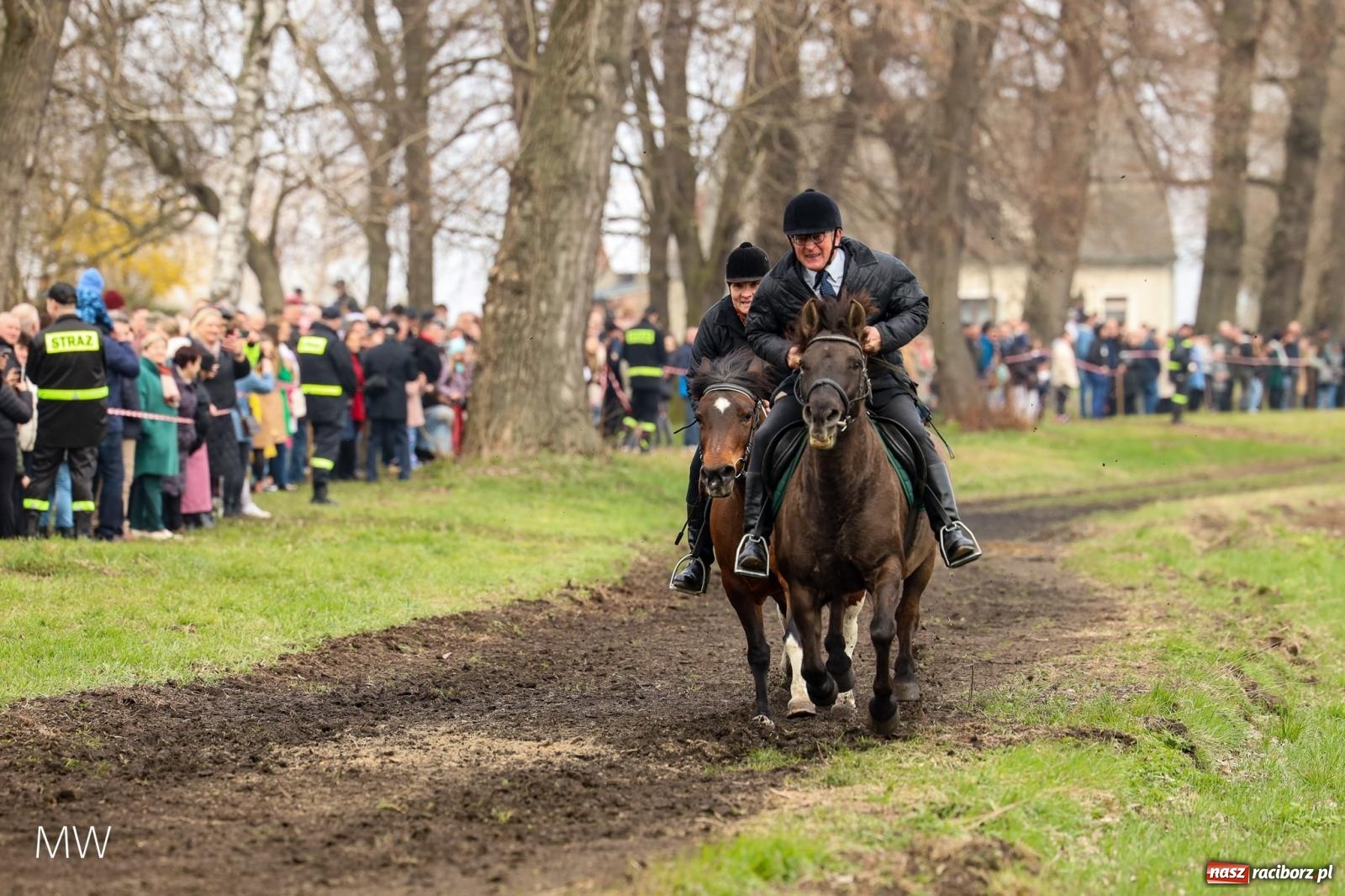 Zdjęcie w galerii na portalu naszraciborz.pl: Ludzie i obrzędy. Gonitwa wielkanocna w dorzeczu Psiny i Odry [FOTO] wiadomości z regionu