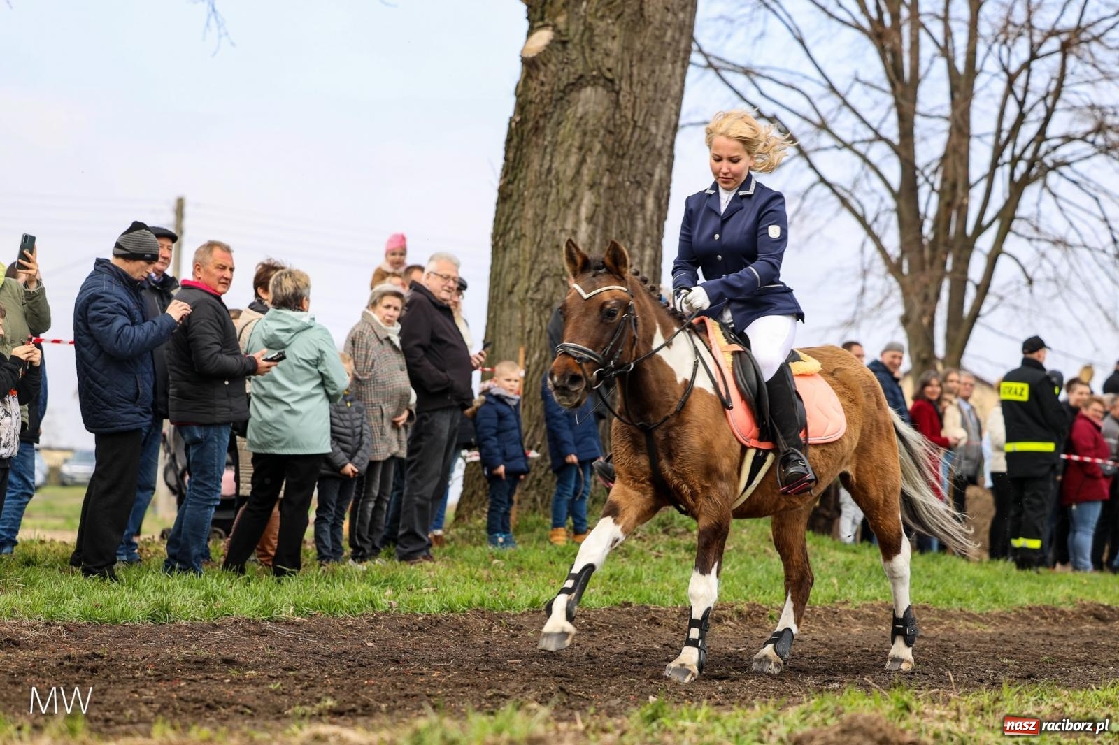 Zdjęcie w galerii na portalu naszraciborz.pl: Ludzie i obrzędy. Gonitwa wielkanocna w dorzeczu Psiny i Odry [FOTO] wiadomości z regionu
