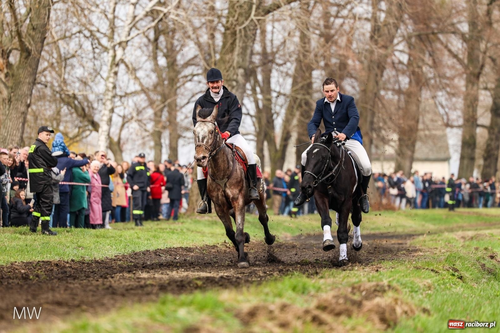 Zdjęcie w galerii na portalu naszraciborz.pl: Ludzie i obrzędy. Gonitwa wielkanocna w dorzeczu Psiny i Odry [FOTO] wiadomości z regionu