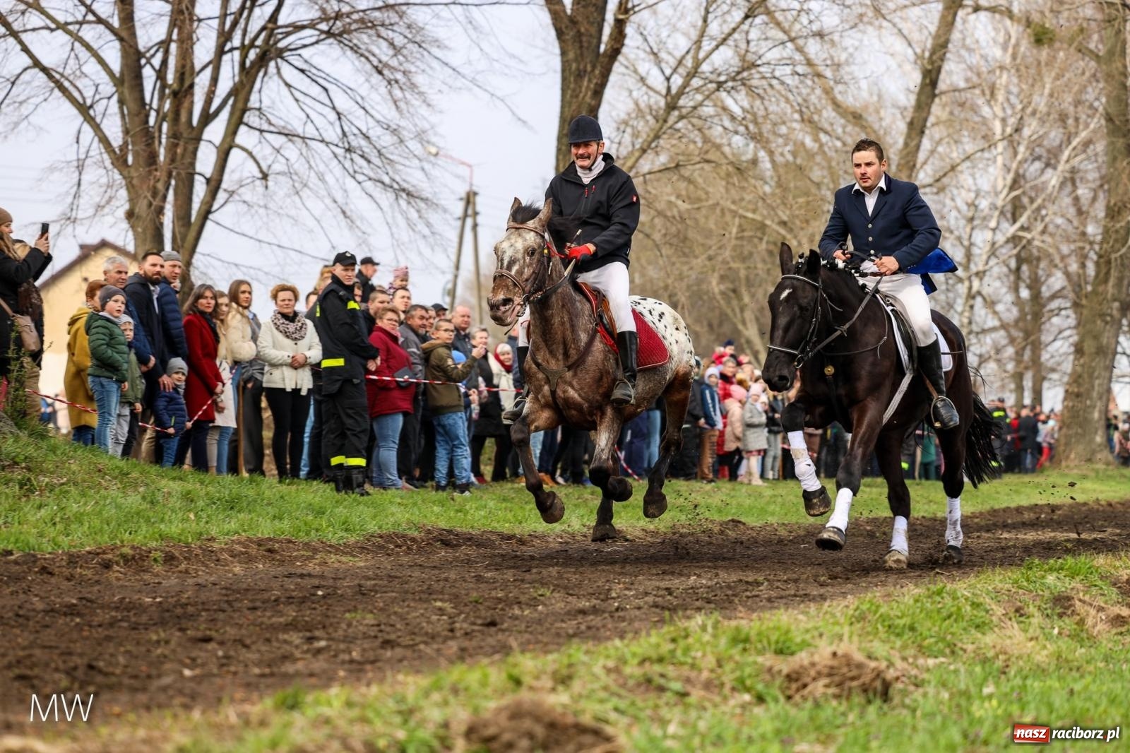 Zdjęcie w galerii na portalu naszraciborz.pl: Ludzie i obrzędy. Gonitwa wielkanocna w dorzeczu Psiny i Odry [FOTO] wiadomości z regionu