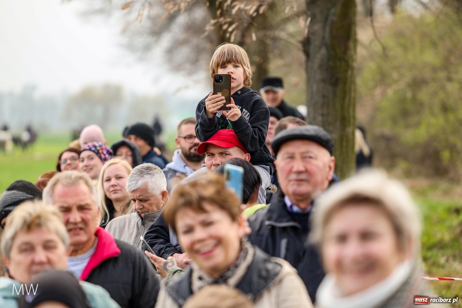 Zdjęcie w galerii na portalu naszraciborz.pl: Ludzie i obrzędy. Gonitwa wielkanocna w dorzeczu Psiny i Odry [FOTO] wiadomości z regionu