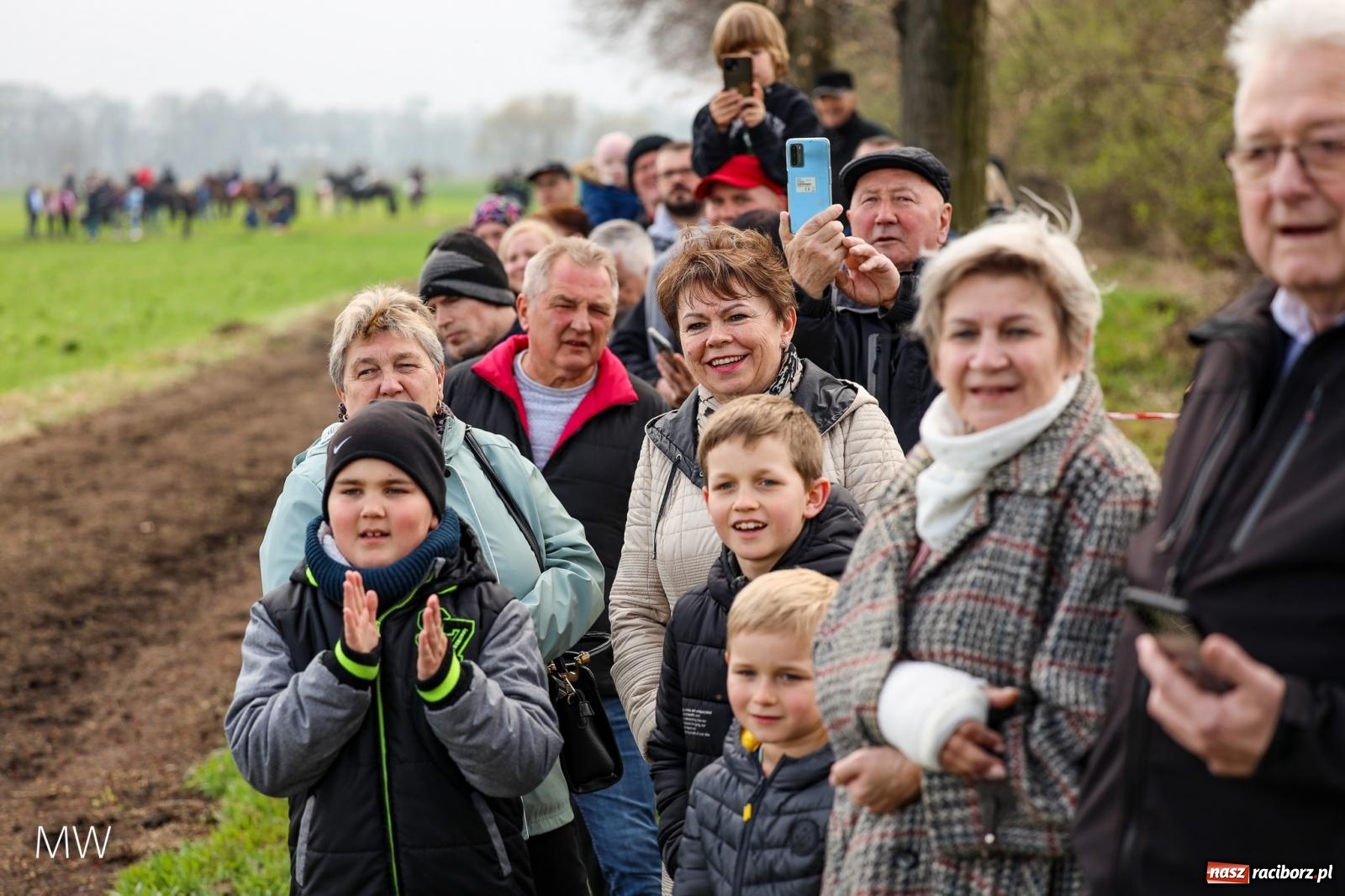 Zdjęcie w galerii na portalu naszraciborz.pl: Ludzie i obrzędy. Gonitwa wielkanocna w dorzeczu Psiny i Odry [FOTO] wiadomości z regionu