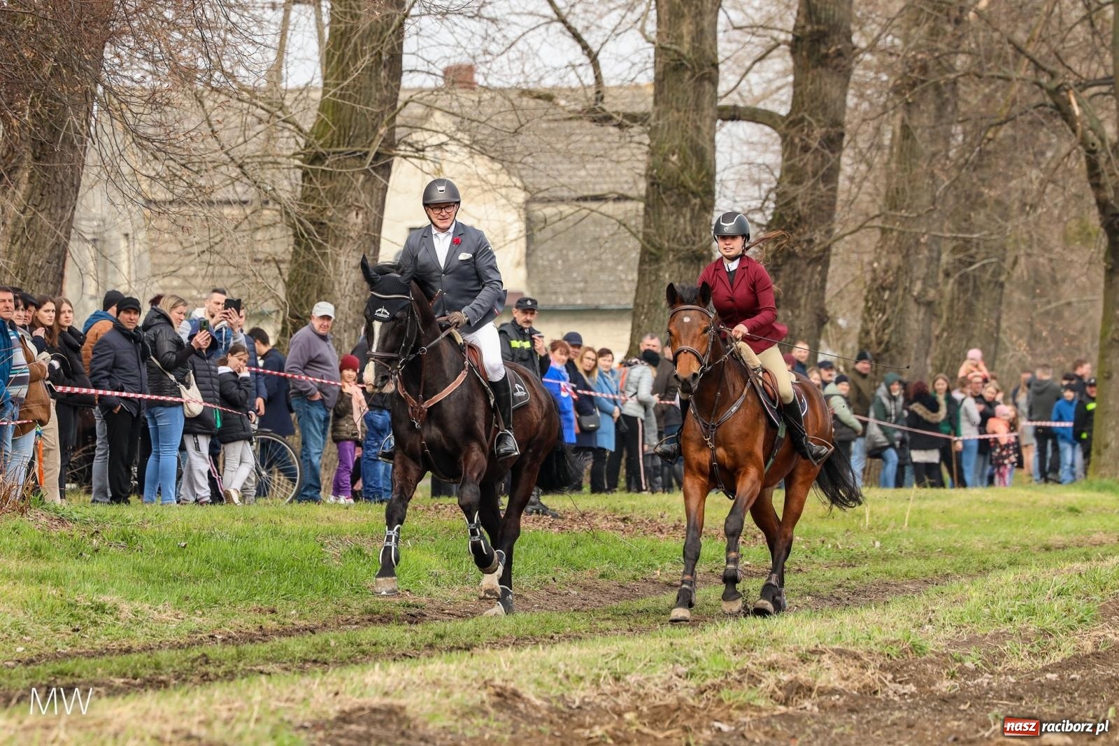 Zdjęcie w galerii na portalu naszraciborz.pl: Ludzie i obrzędy. Gonitwa wielkanocna w dorzeczu Psiny i Odry [FOTO] wiadomości z regionu