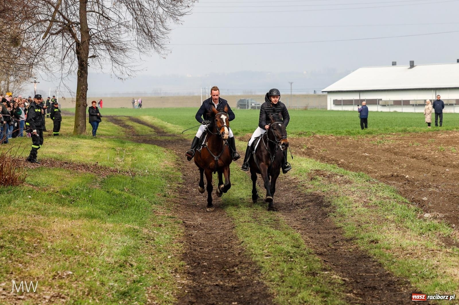 Zdjęcie w galerii na portalu naszraciborz.pl: Ludzie i obrzędy. Gonitwa wielkanocna w dorzeczu Psiny i Odry [FOTO] wiadomości z regionu