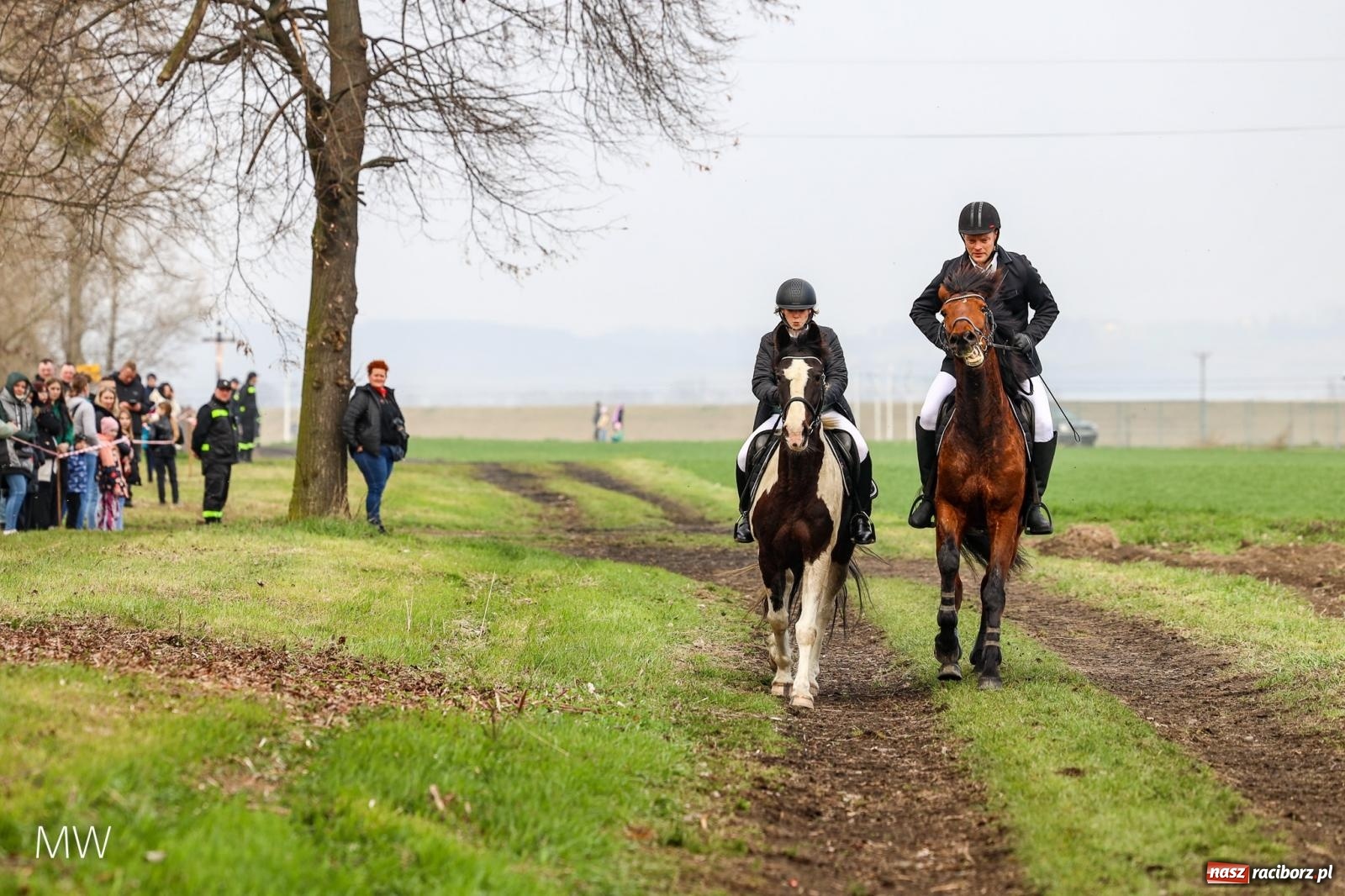 Zdjęcie w galerii na portalu naszraciborz.pl: Ludzie i obrzędy. Gonitwa wielkanocna w dorzeczu Psiny i Odry [FOTO] wiadomości z regionu