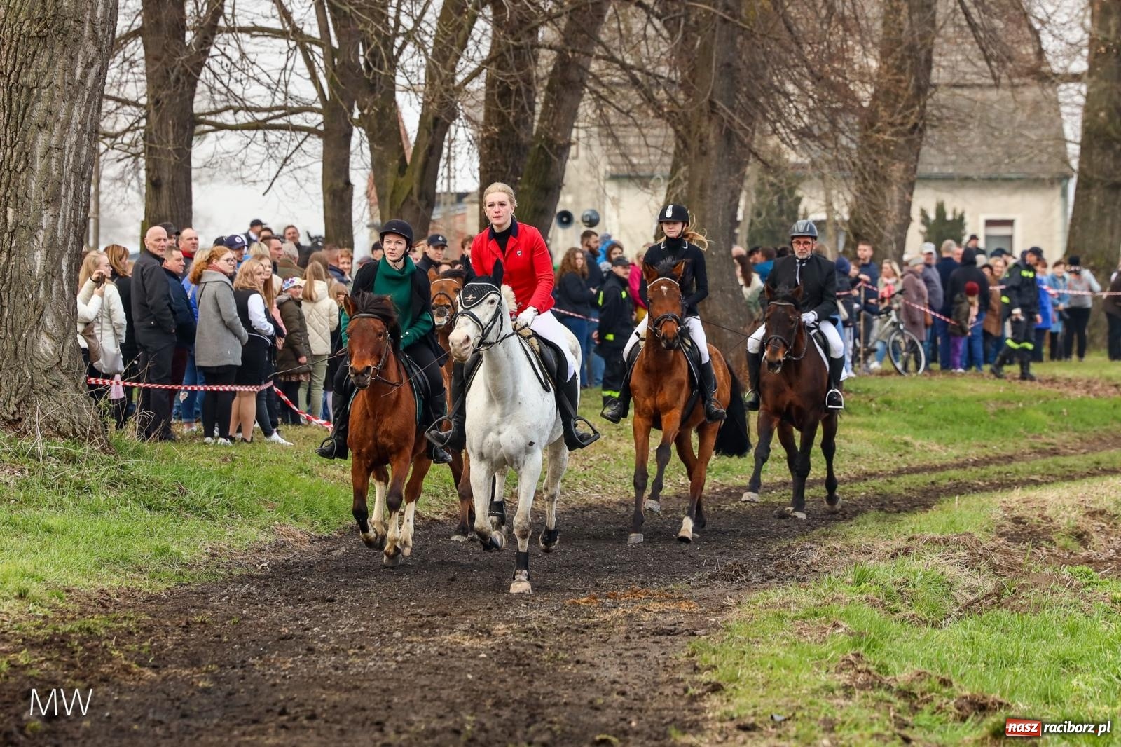 Zdjęcie w galerii na portalu naszraciborz.pl: Ludzie i obrzędy. Gonitwa wielkanocna w dorzeczu Psiny i Odry [FOTO] wiadomości z regionu