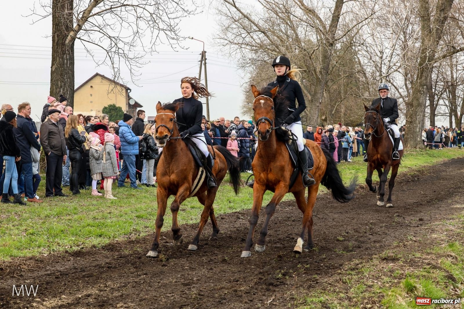 Zdjęcie w galerii na portalu naszraciborz.pl: Ludzie i obrzędy. Gonitwa wielkanocna w dorzeczu Psiny i Odry [FOTO] wiadomości z regionu