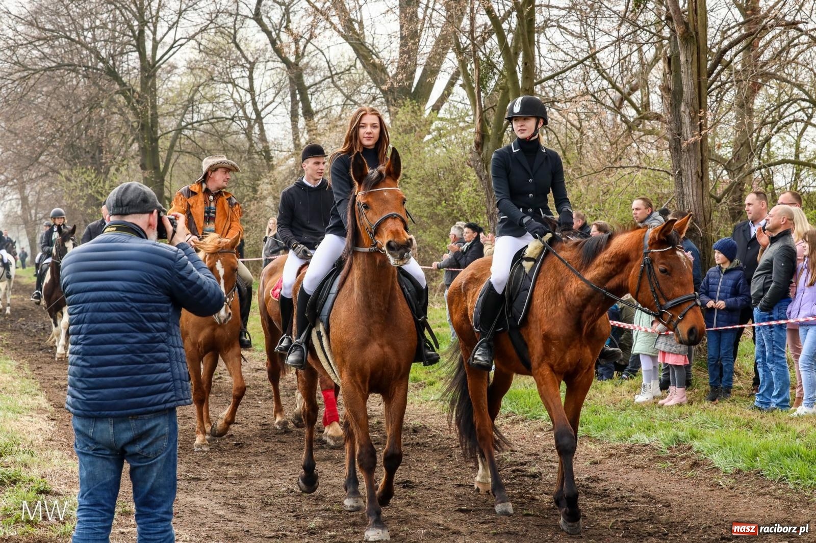 Zdjęcie w galerii na portalu naszraciborz.pl: Ludzie i obrzędy. Gonitwa wielkanocna w dorzeczu Psiny i Odry [FOTO] wiadomości z regionu