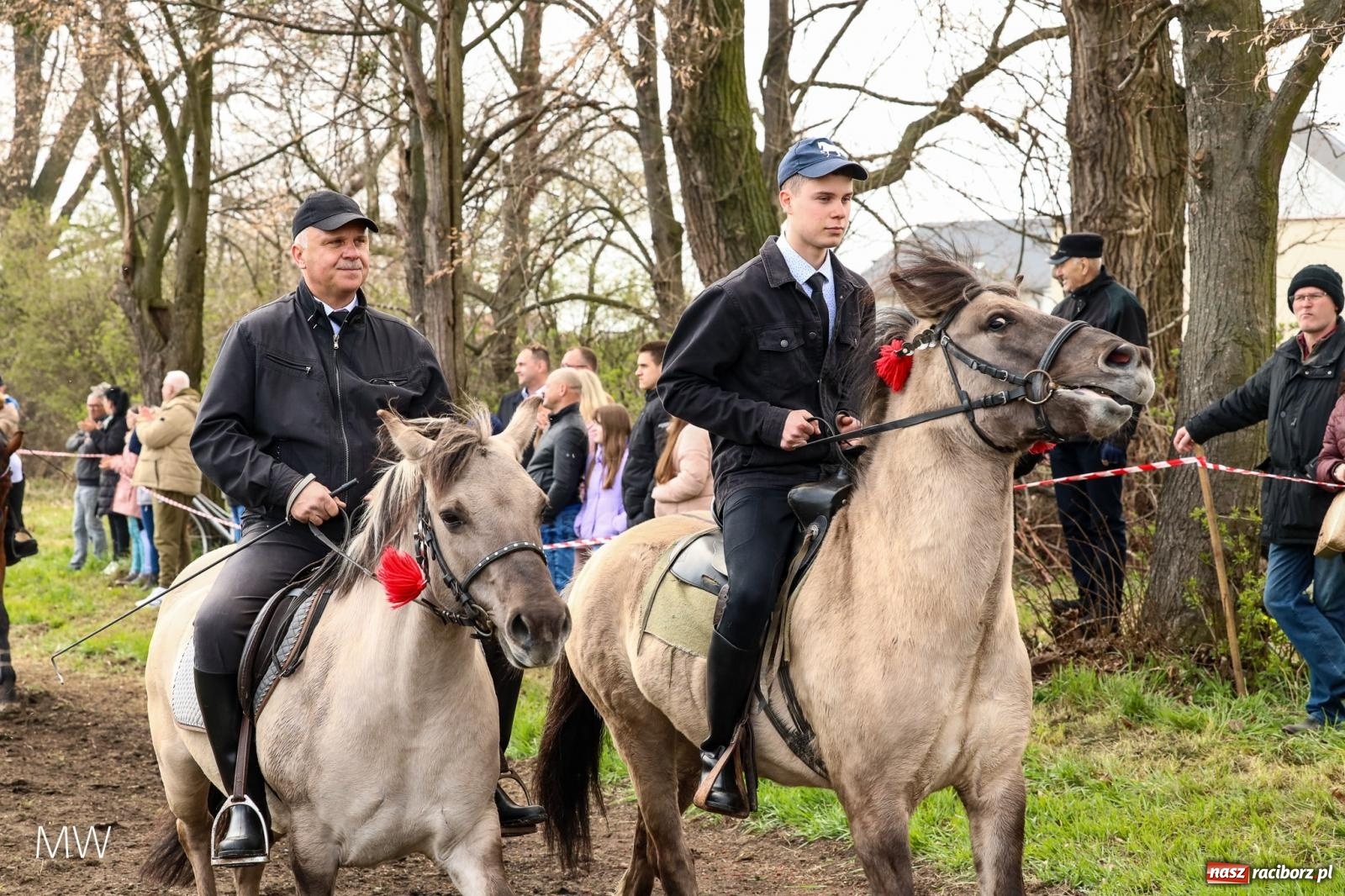 Zdjęcie w galerii na portalu naszraciborz.pl: Ludzie i obrzędy. Gonitwa wielkanocna w dorzeczu Psiny i Odry [FOTO] wiadomości z regionu