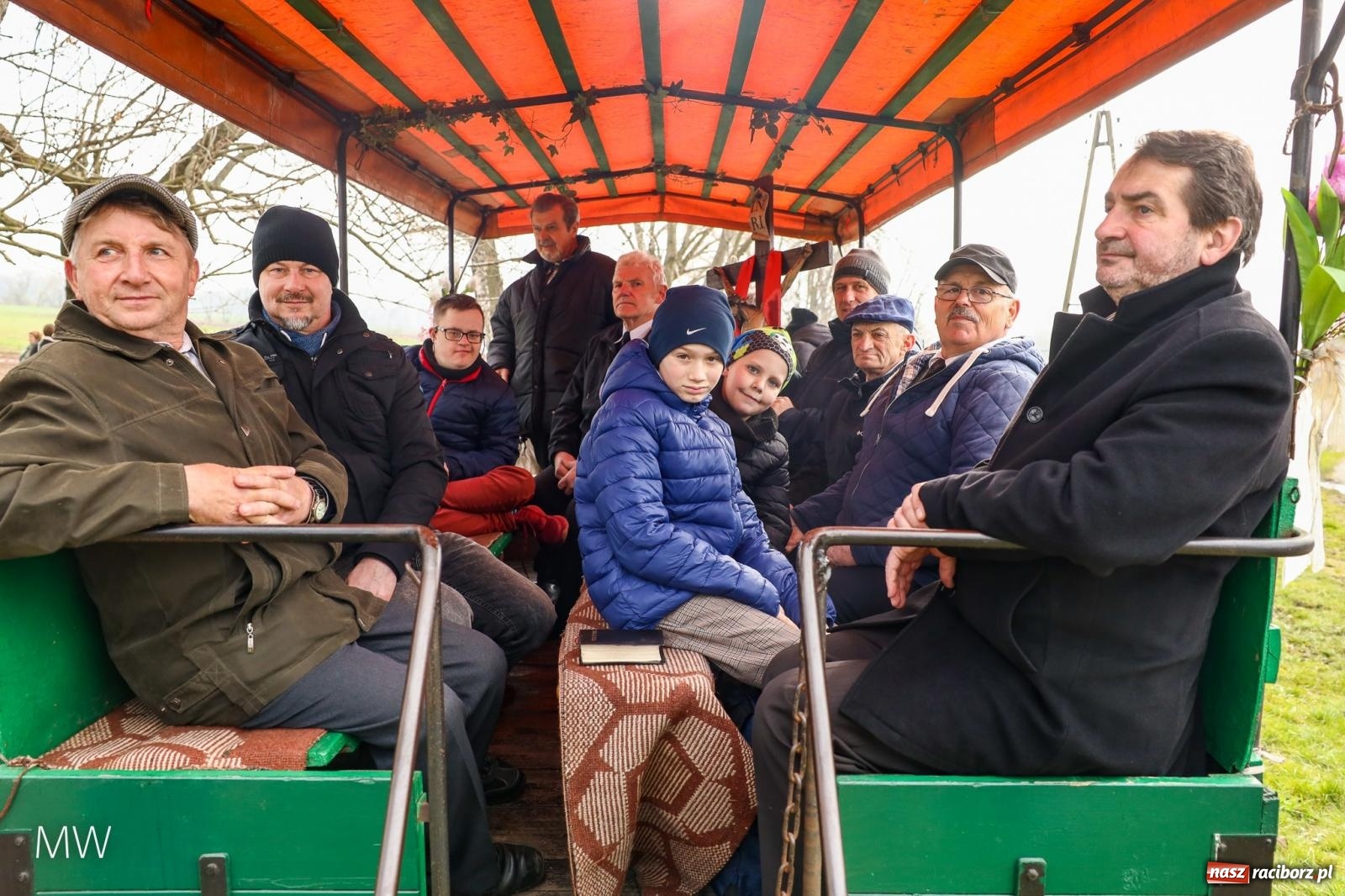 Zdjęcie w galerii na portalu naszraciborz.pl: Ludzie i obrzędy. Gonitwa wielkanocna w dorzeczu Psiny i Odry [FOTO] wiadomości z regionu