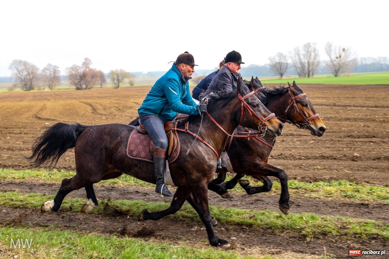 Zdjęcie w galerii na portalu naszraciborz.pl: Ludzie i obrzędy. Gonitwa wielkanocna w dorzeczu Psiny i Odry [FOTO] wiadomości z regionu