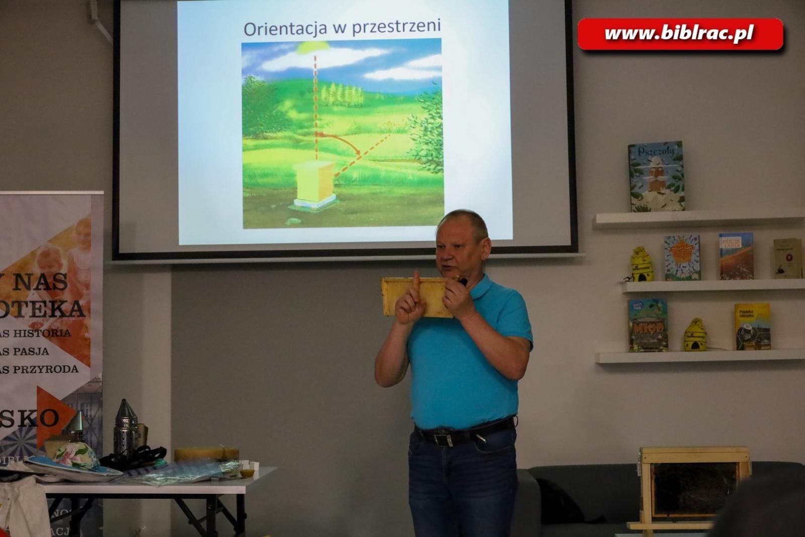 Zdjęcie w galerii na portalu naszraciborz.pl: Co zawdzięczamy pszczołom? Wykład pszczelarzy w bibliotece wiadomości z regionu