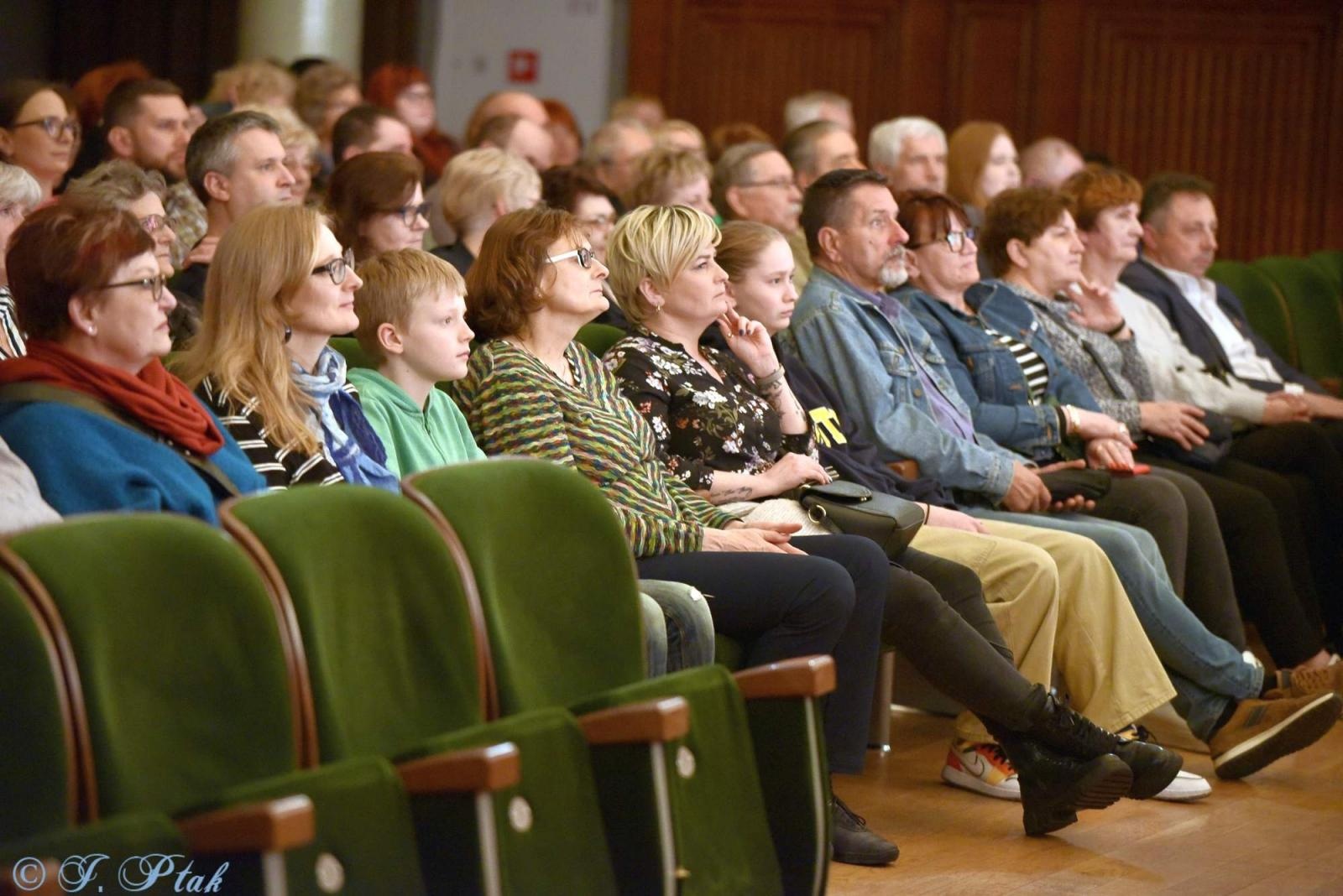 Zdjęcie w galerii na portalu naszraciborz.pl: Ukraiński BARWINOK - niezwykłe widowisko w RCK wiadomości z regionu