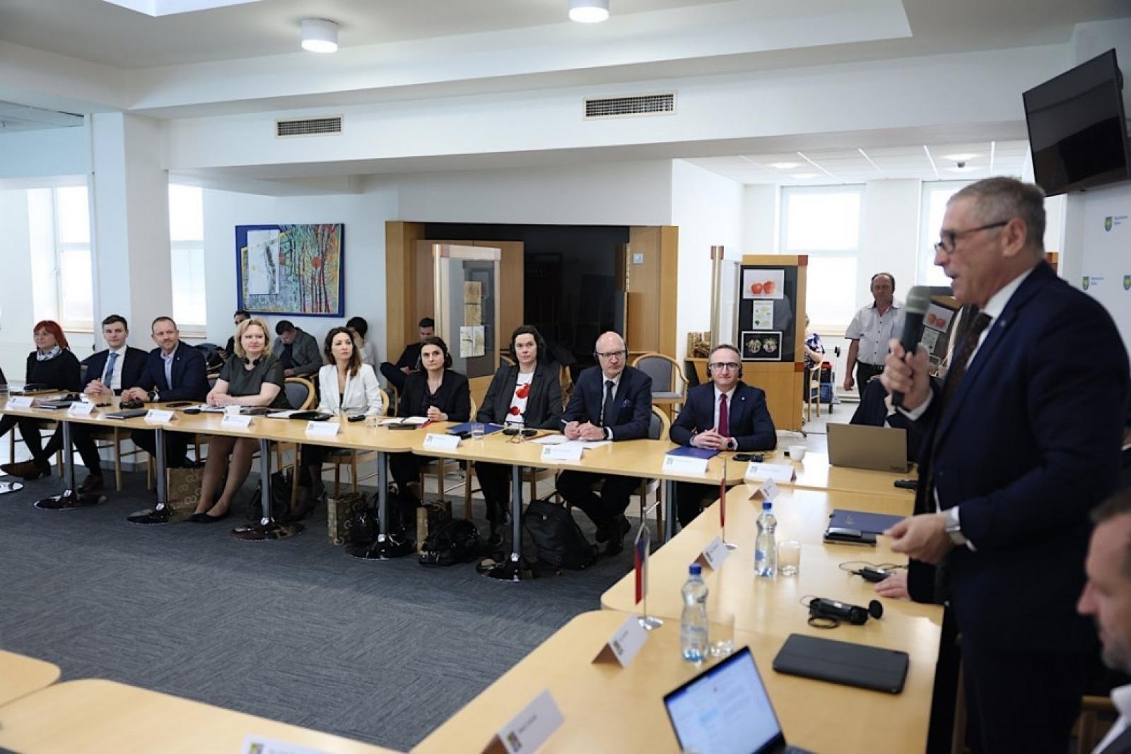 Zdjęcie w galerii na portalu naszraciborz.pl: Województwo Śląskie i Kraj Morawsko-Śląski - wspólne drogi transformacji wiadomości z regionu
