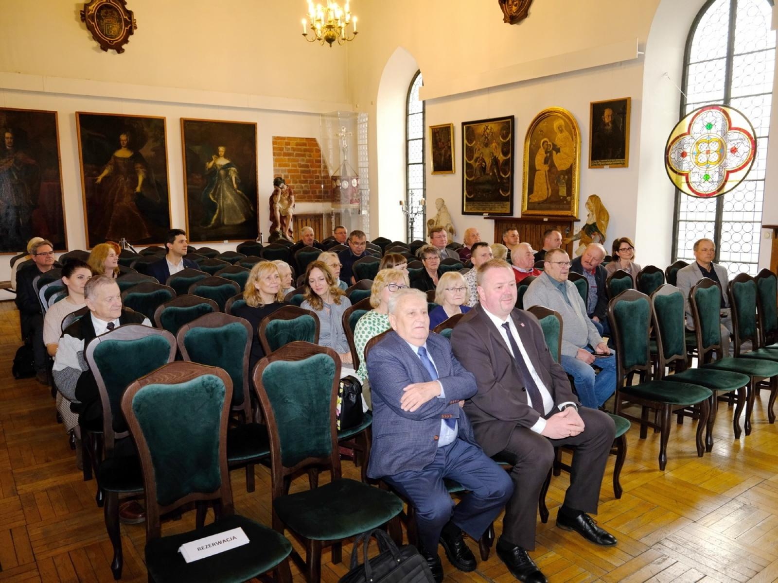 Zdjęcie w galerii na portalu naszraciborz.pl: Konferencja i wystawa. O śląskich zwyczajach w Muzeum wiadomości z regionu