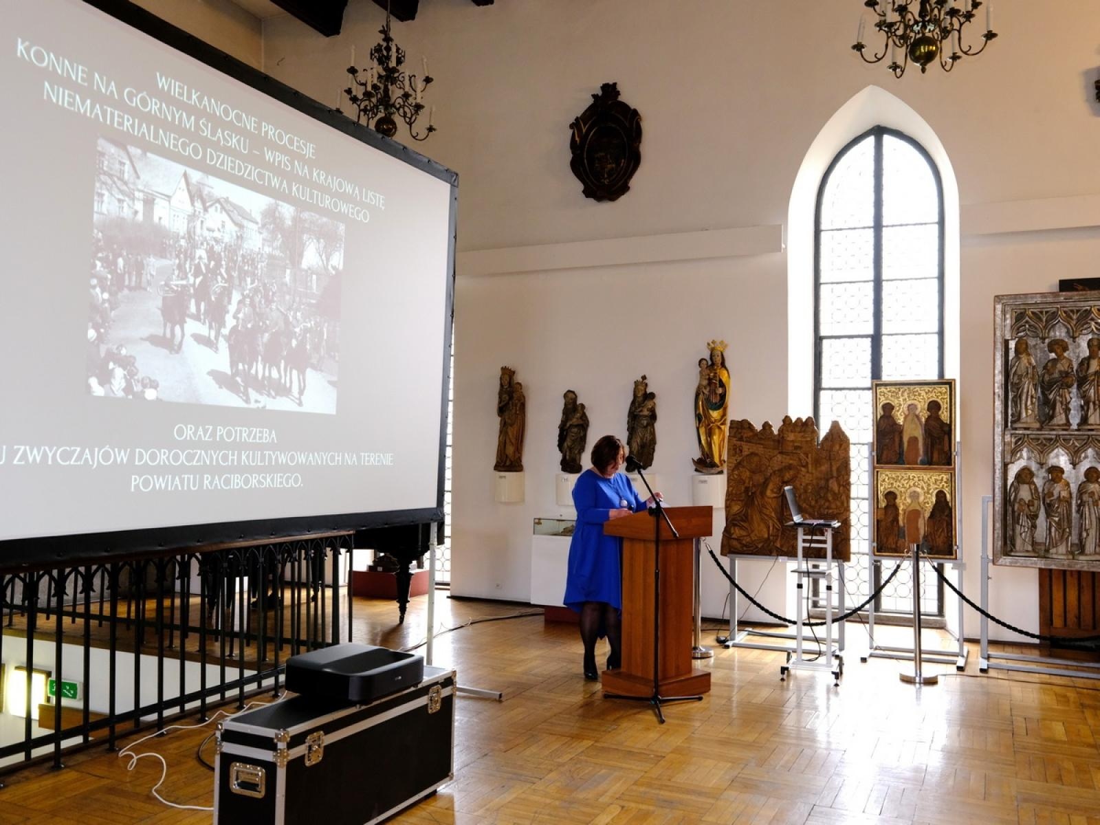 Zdjęcie w galerii na portalu naszraciborz.pl: Konferencja i wystawa. O śląskich zwyczajach w Muzeum wiadomości z regionu