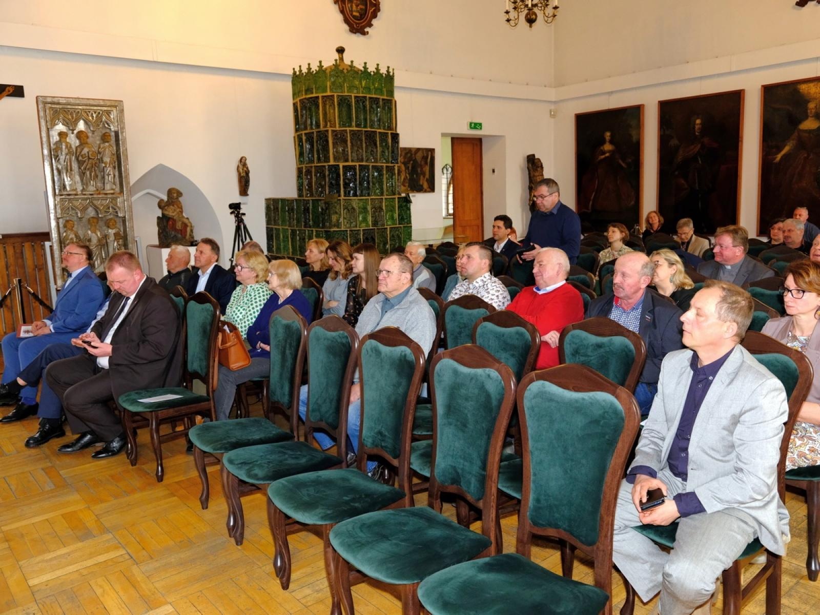 Zdjęcie w galerii na portalu naszraciborz.pl: Konferencja i wystawa. O śląskich zwyczajach w Muzeum wiadomości z regionu