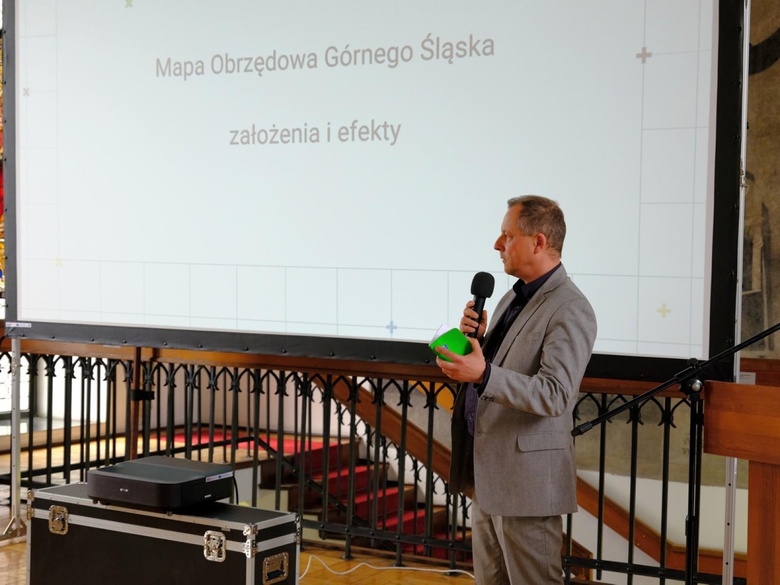 Zdjęcie w galerii na portalu naszraciborz.pl: Konferencja i wystawa. O śląskich zwyczajach w Muzeum wiadomości z regionu