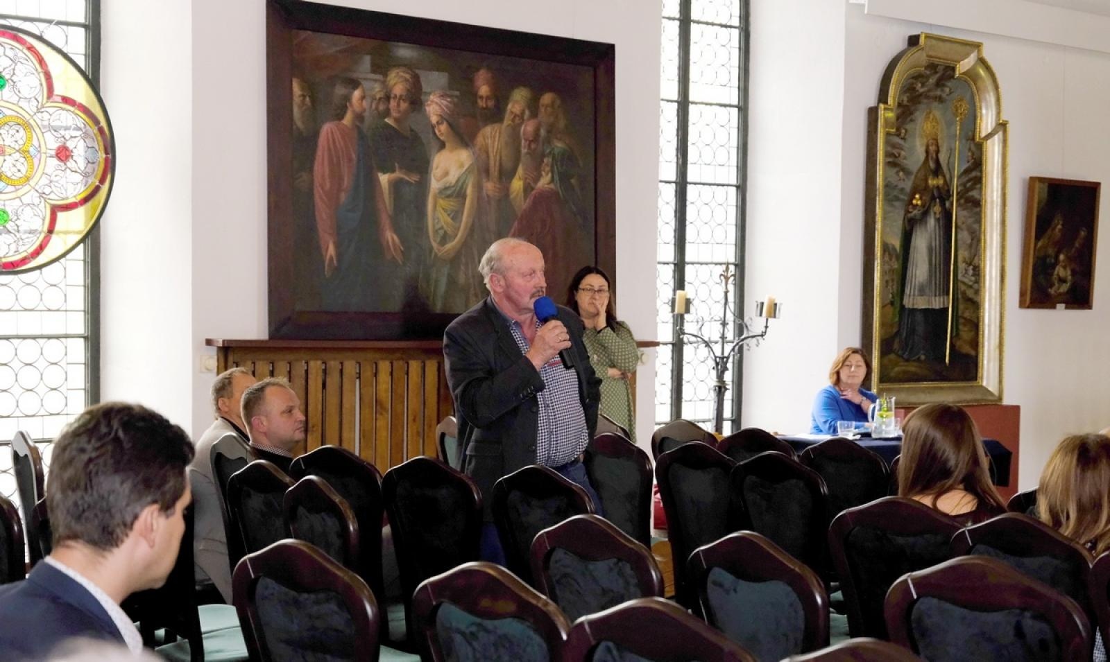 Zdjęcie w galerii na portalu naszraciborz.pl: Konferencja i wystawa. O śląskich zwyczajach w Muzeum wiadomości z regionu