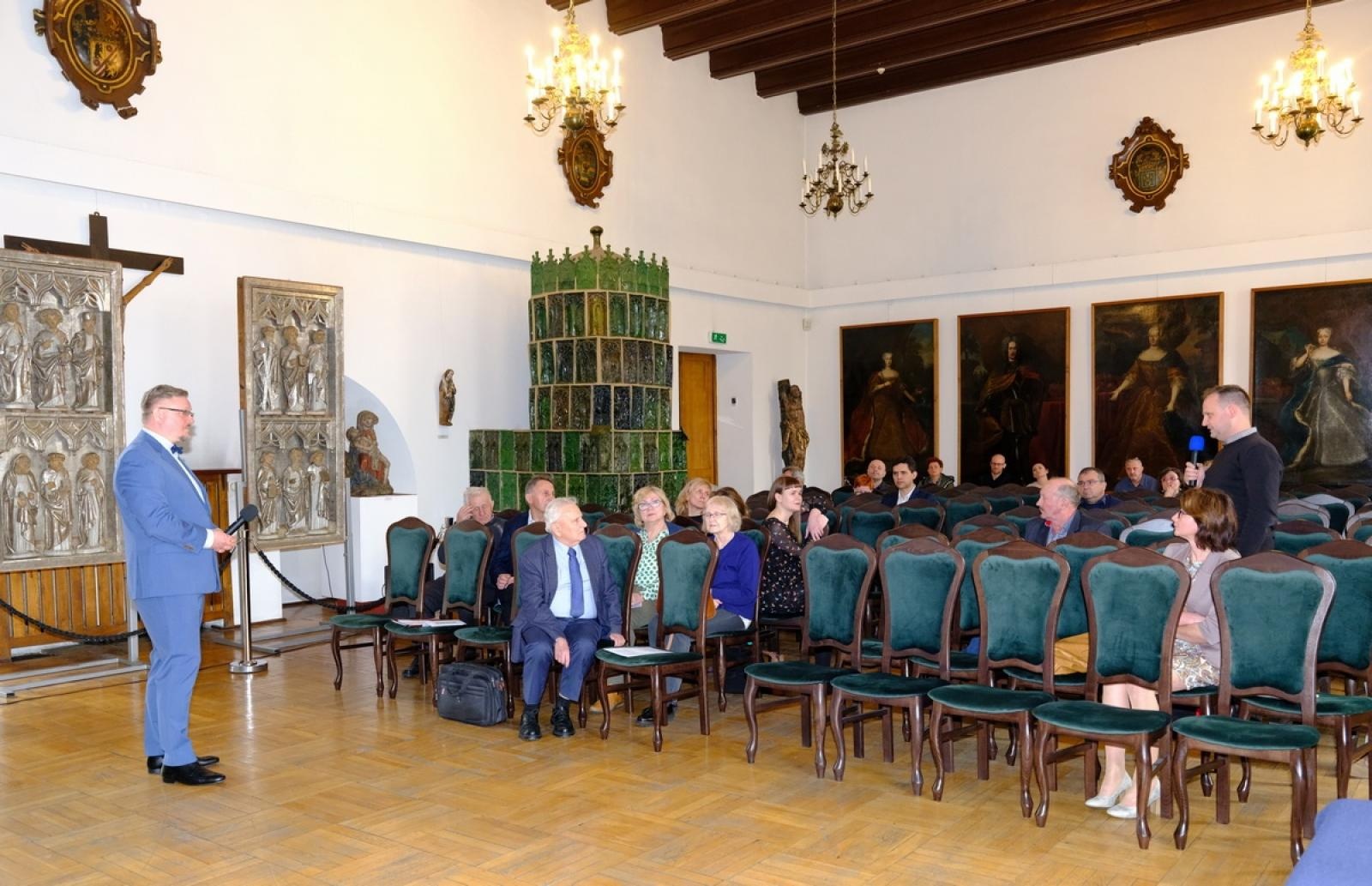 Zdjęcie w galerii na portalu naszraciborz.pl: Konferencja i wystawa. O śląskich zwyczajach w Muzeum wiadomości z regionu