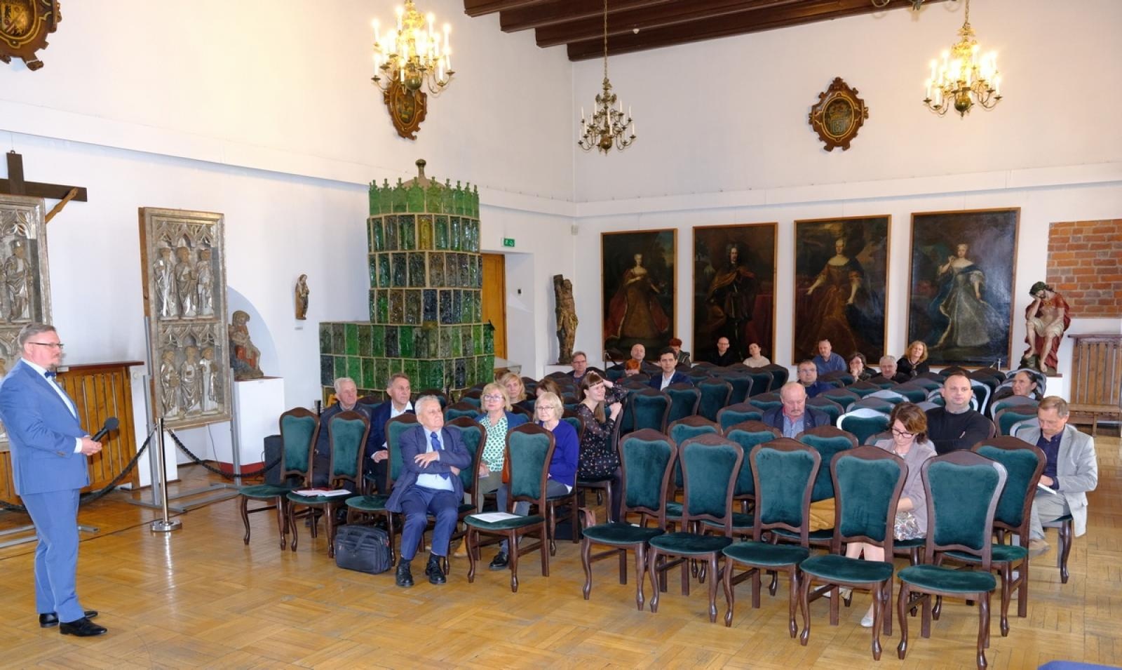 Zdjęcie w galerii na portalu naszraciborz.pl: Konferencja i wystawa. O śląskich zwyczajach w Muzeum wiadomości z regionu