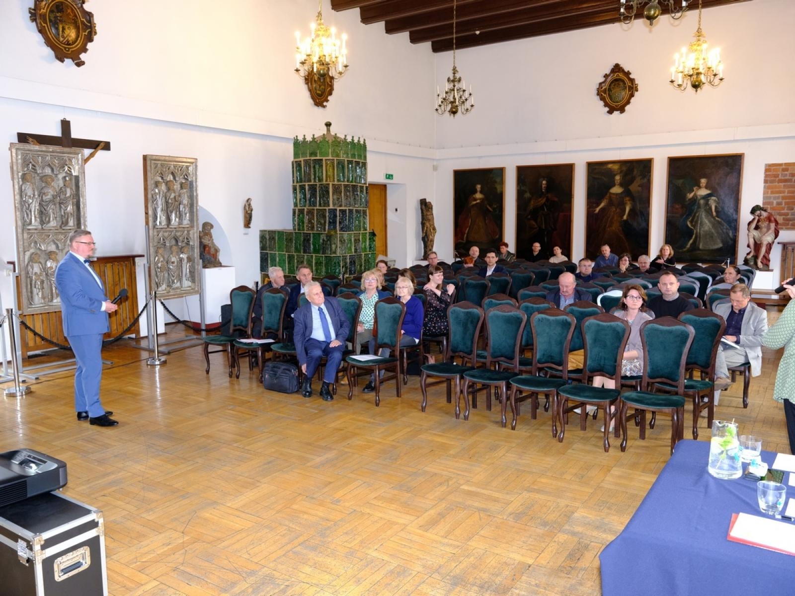 Zdjęcie w galerii na portalu naszraciborz.pl: Konferencja i wystawa. O śląskich zwyczajach w Muzeum wiadomości z regionu
