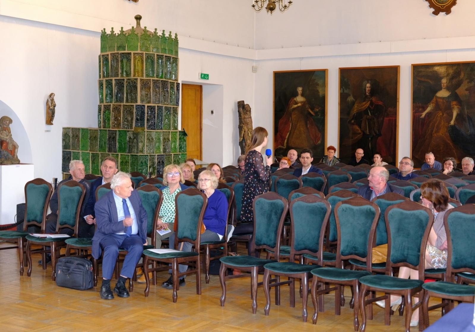 Zdjęcie w galerii na portalu naszraciborz.pl: Konferencja i wystawa. O śląskich zwyczajach w Muzeum wiadomości z regionu