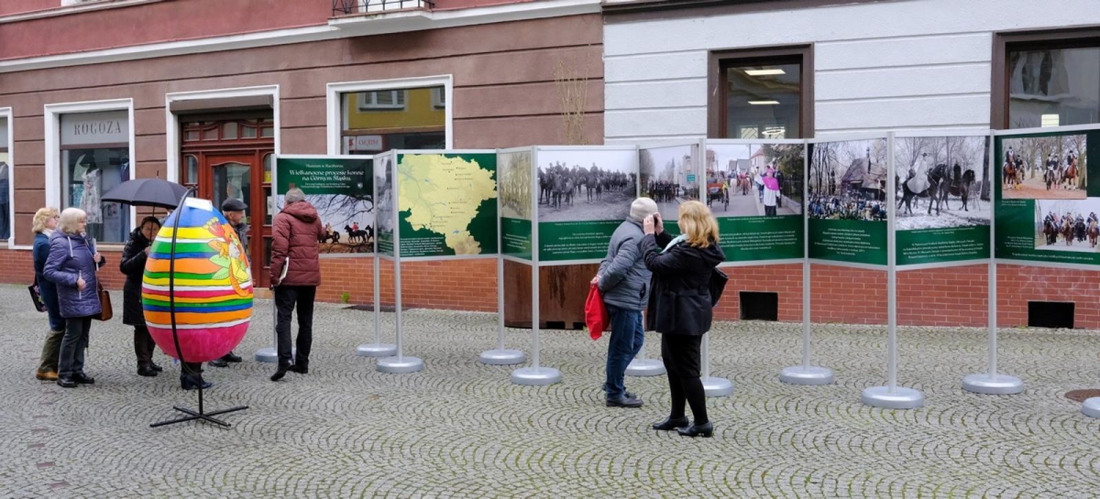 Zdjęcie w galerii na portalu naszraciborz.pl: Konferencja i wystawa. O śląskich zwyczajach w Muzeum wiadomości z regionu