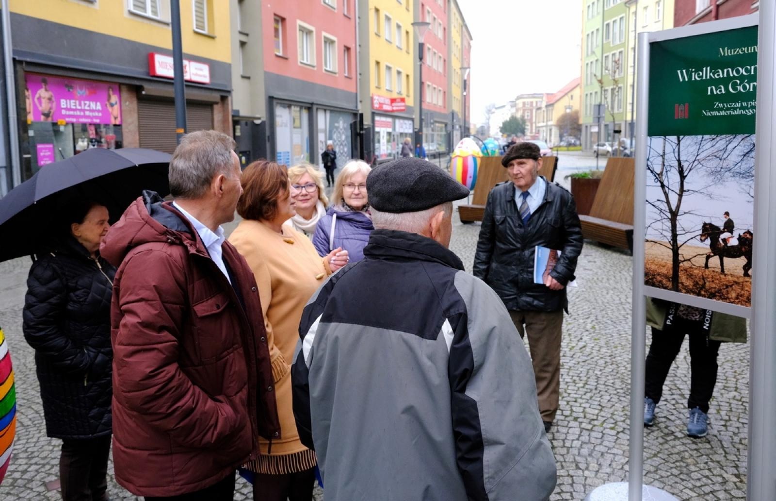 Zdjęcie w galerii na portalu naszraciborz.pl: Konferencja i wystawa. O śląskich zwyczajach w Muzeum wiadomości z regionu