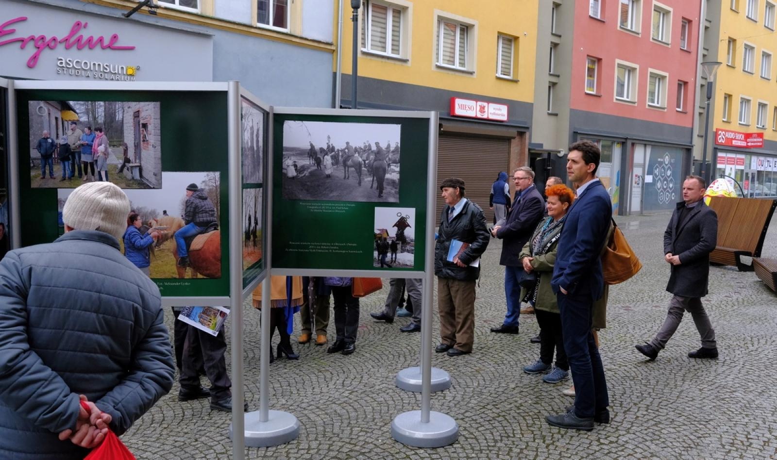 Zdjęcie w galerii na portalu naszraciborz.pl: Konferencja i wystawa. O śląskich zwyczajach w Muzeum wiadomości z regionu