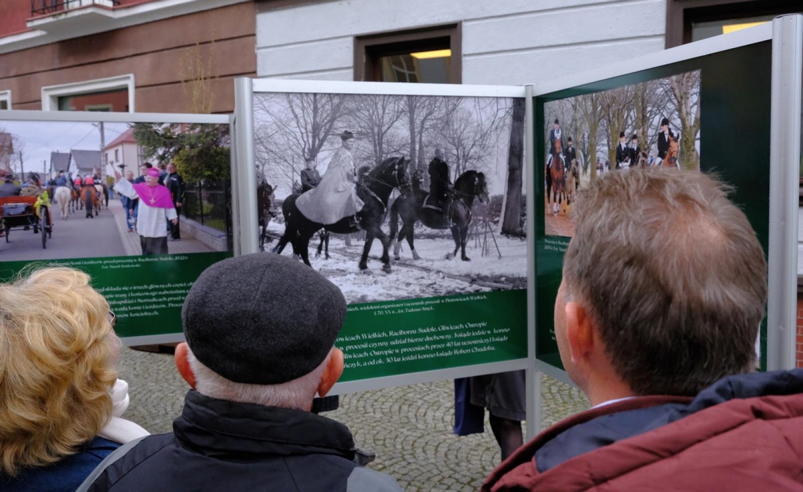 Zdjęcie w galerii na portalu naszraciborz.pl: Konferencja i wystawa. O śląskich zwyczajach w Muzeum wiadomości z regionu