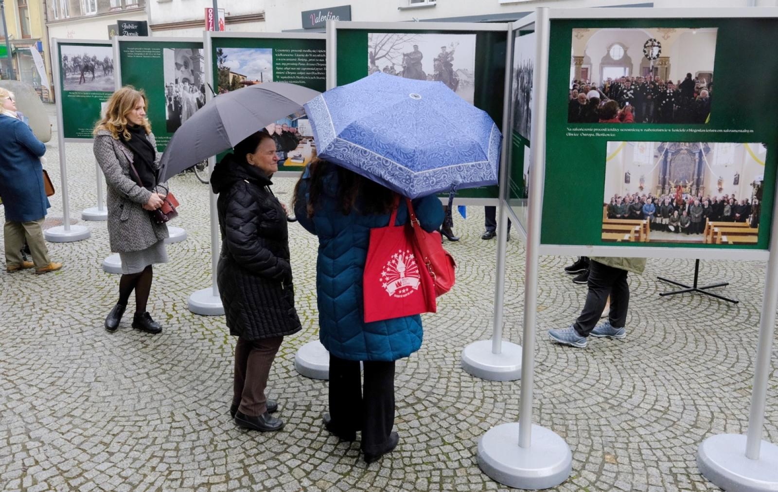 Zdjęcie w galerii na portalu naszraciborz.pl: Konferencja i wystawa. O śląskich zwyczajach w Muzeum wiadomości z regionu