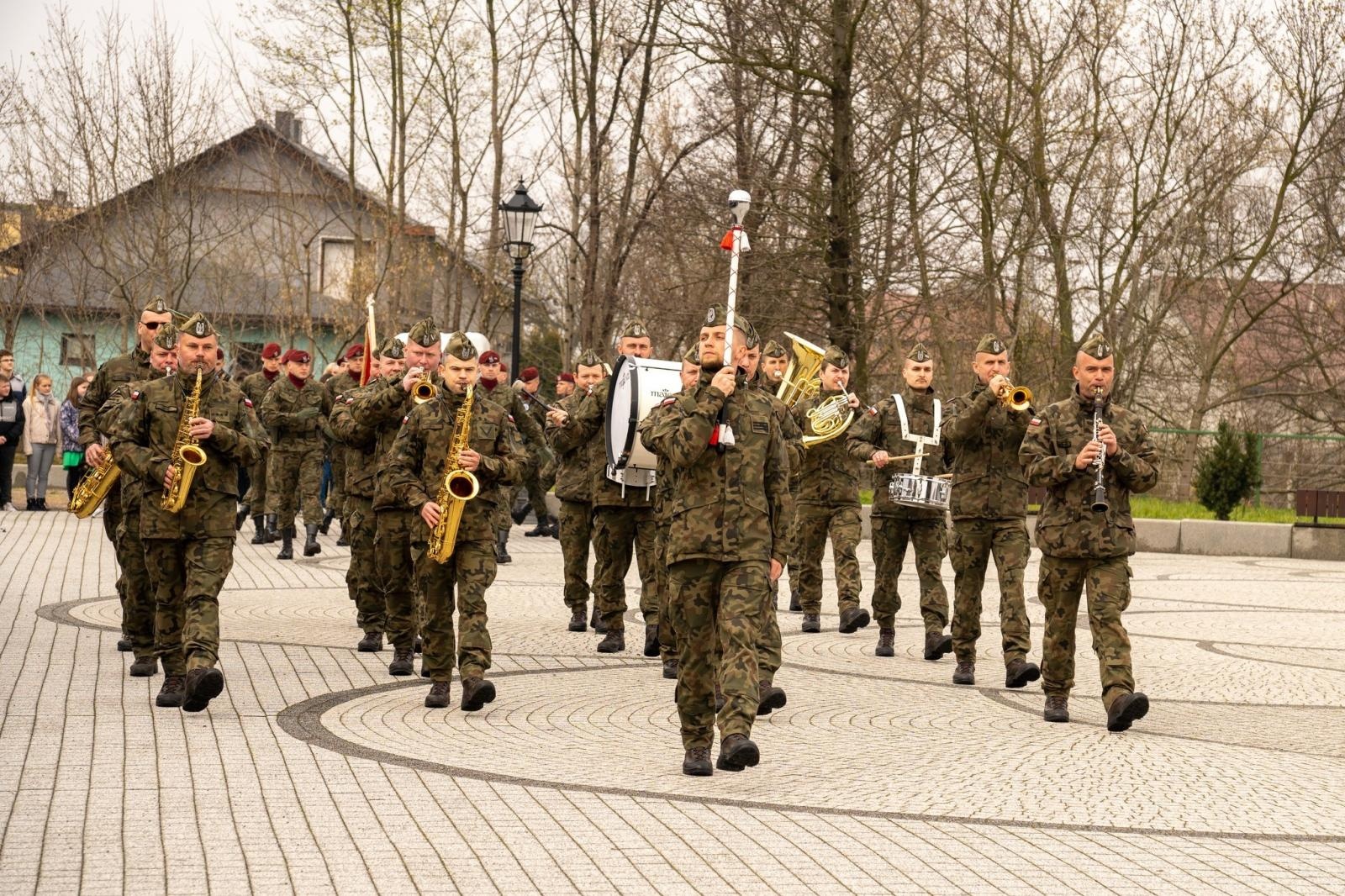Zdjęcie w galerii na portalu naszraciborz.pl: Pamięć o ofiarach Katynia żywa w Kuźni Raciborskiej  wiadomości z regionu