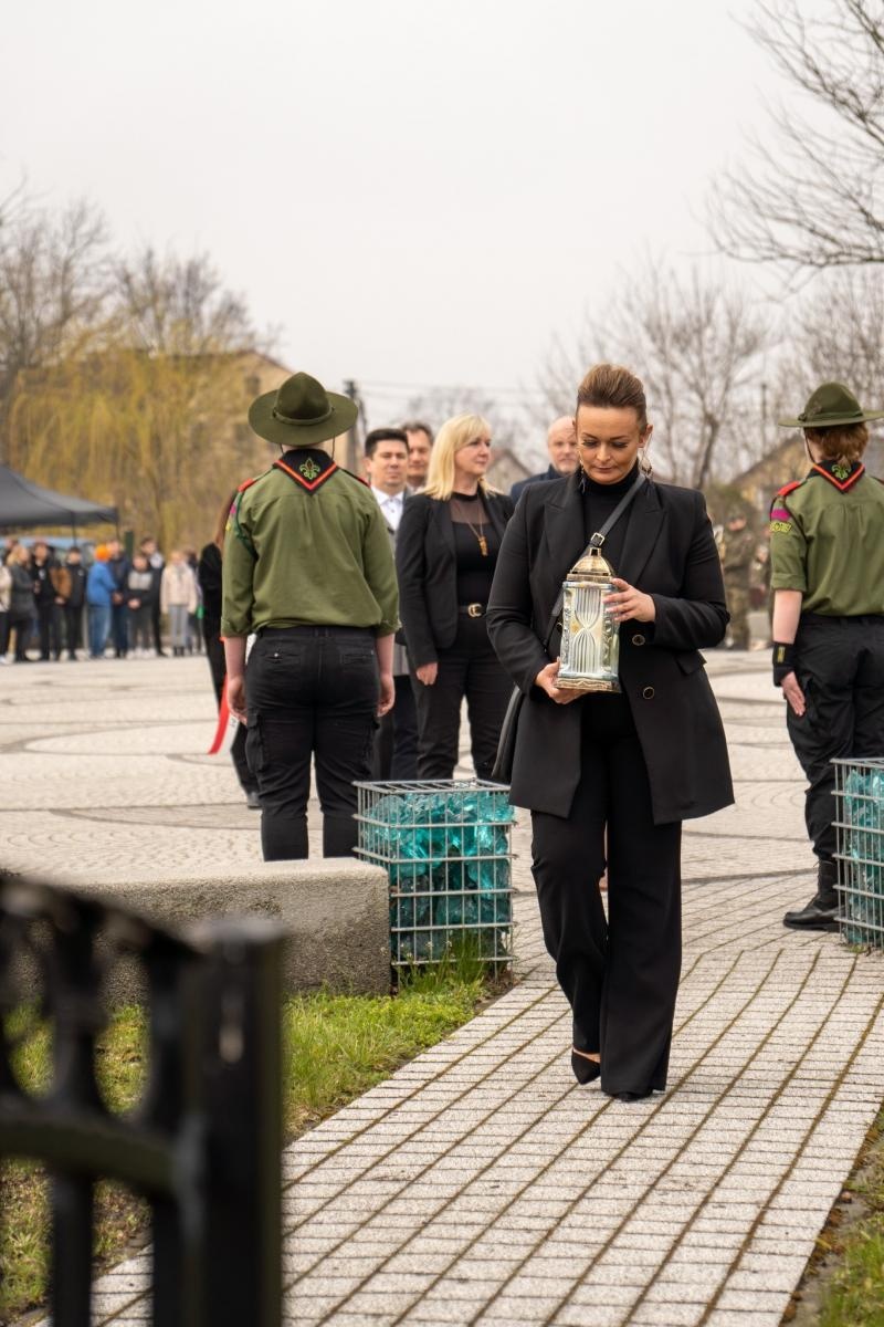 Zdjęcie w galerii na portalu naszraciborz.pl: Pamięć o ofiarach Katynia żywa w Kuźni Raciborskiej  wiadomości z regionu