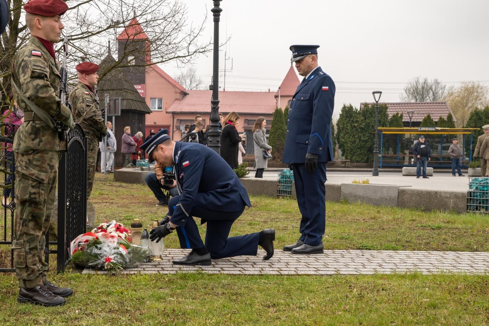 Zdjęcie w galerii na portalu naszraciborz.pl: Pamięć o ofiarach Katynia żywa w Kuźni Raciborskiej  wiadomości z regionu