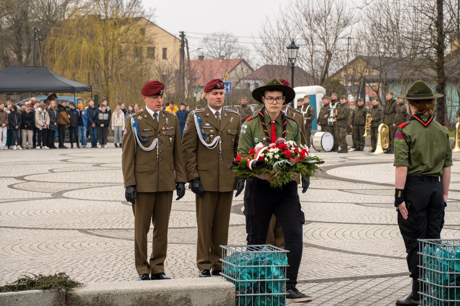 Zdjęcie w galerii na portalu naszraciborz.pl: Pamięć o ofiarach Katynia żywa w Kuźni Raciborskiej  wiadomości z regionu